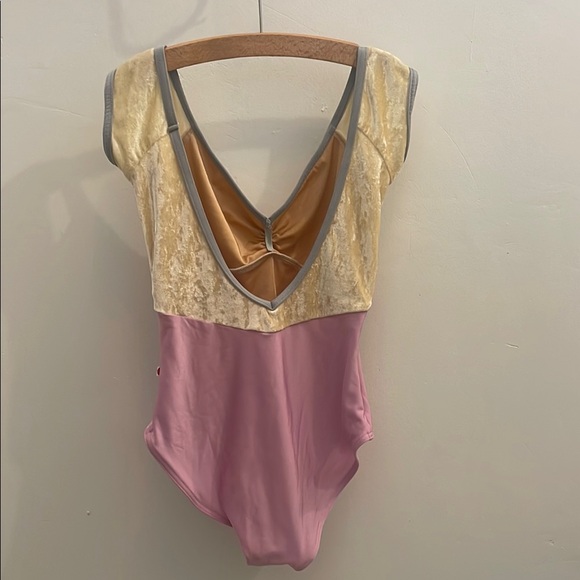 Yumiko Women’s Leotard. Elli style. XS high cut. - Picture 2 of 3